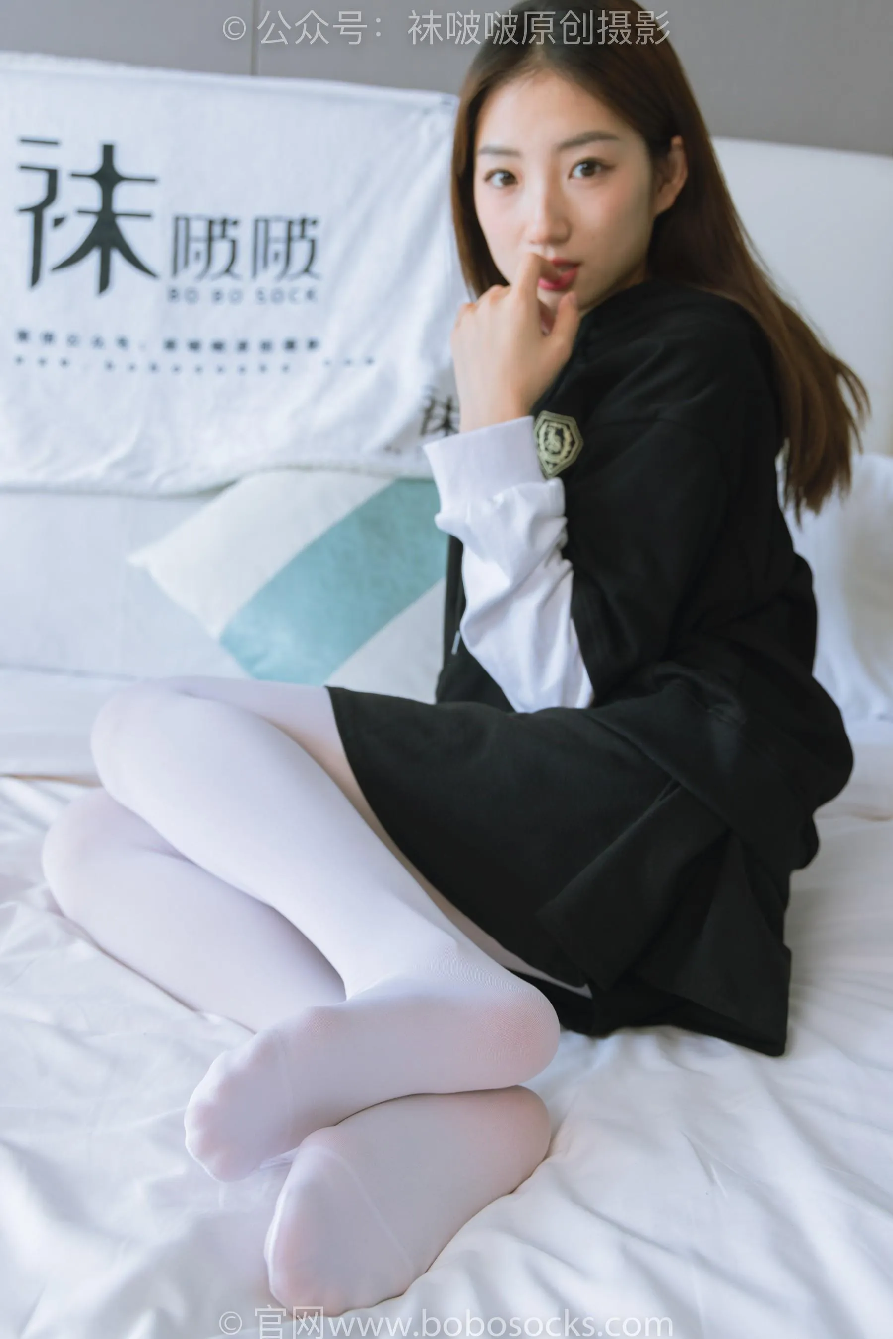 [BoBoSocks袜啵啵]NO.214 小沫-黑色运动鞋、厚白丝 [89P]插图2